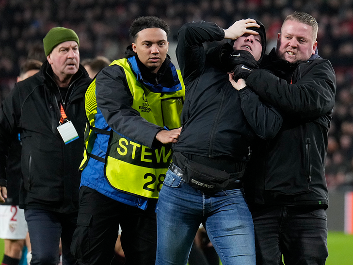 Pitch entrant in combat with Marko Dmitrovic of Sevilla FC