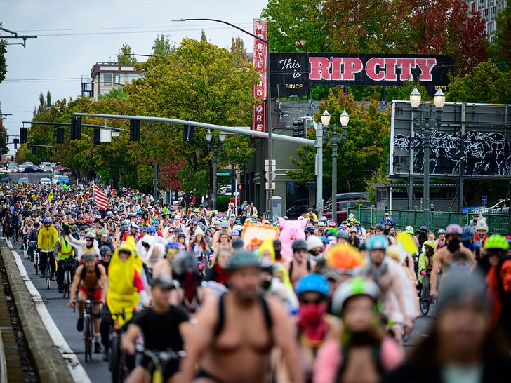 Naked Cyclists in Portland Protest Against ICE