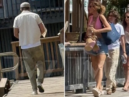 0709-Blake-Lively-Ryan-Reynolds-Canada-PRIMARY