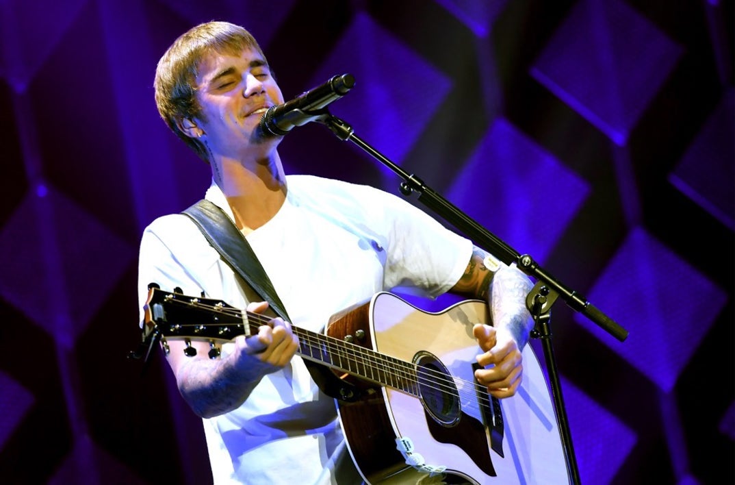 justin bieber performance photos-2-09