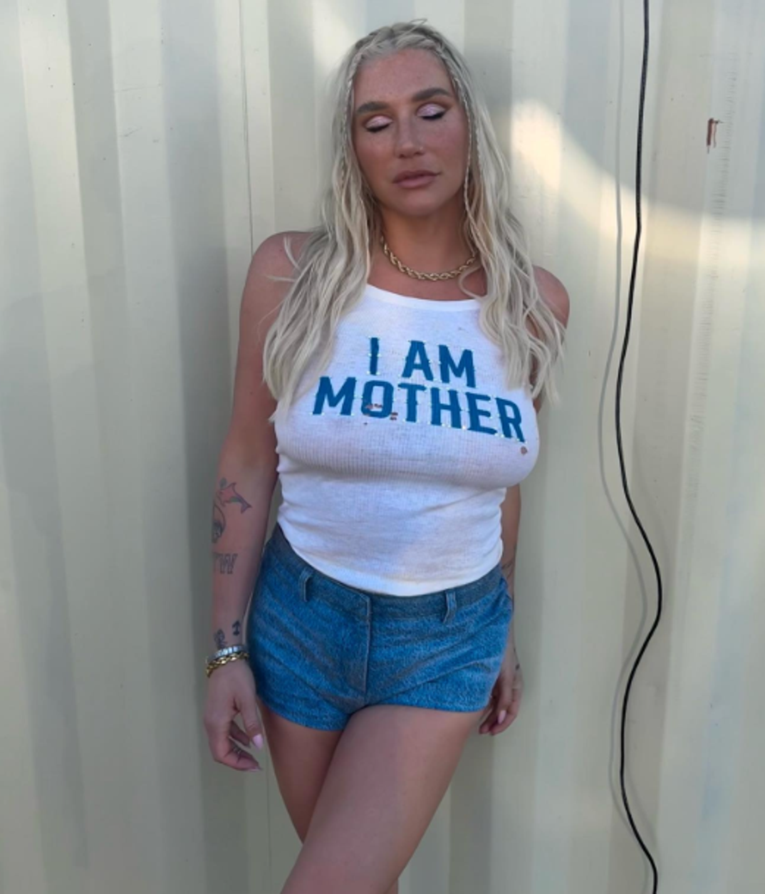 KESHA Hot Shots Photos 1