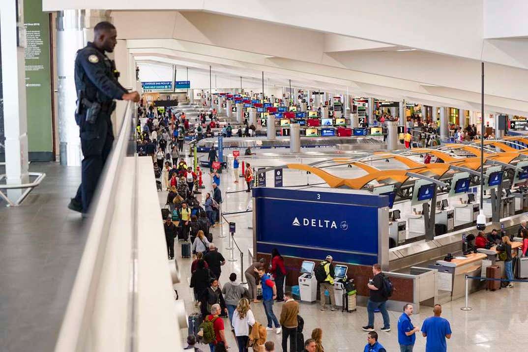 Long Lines At TSA 4