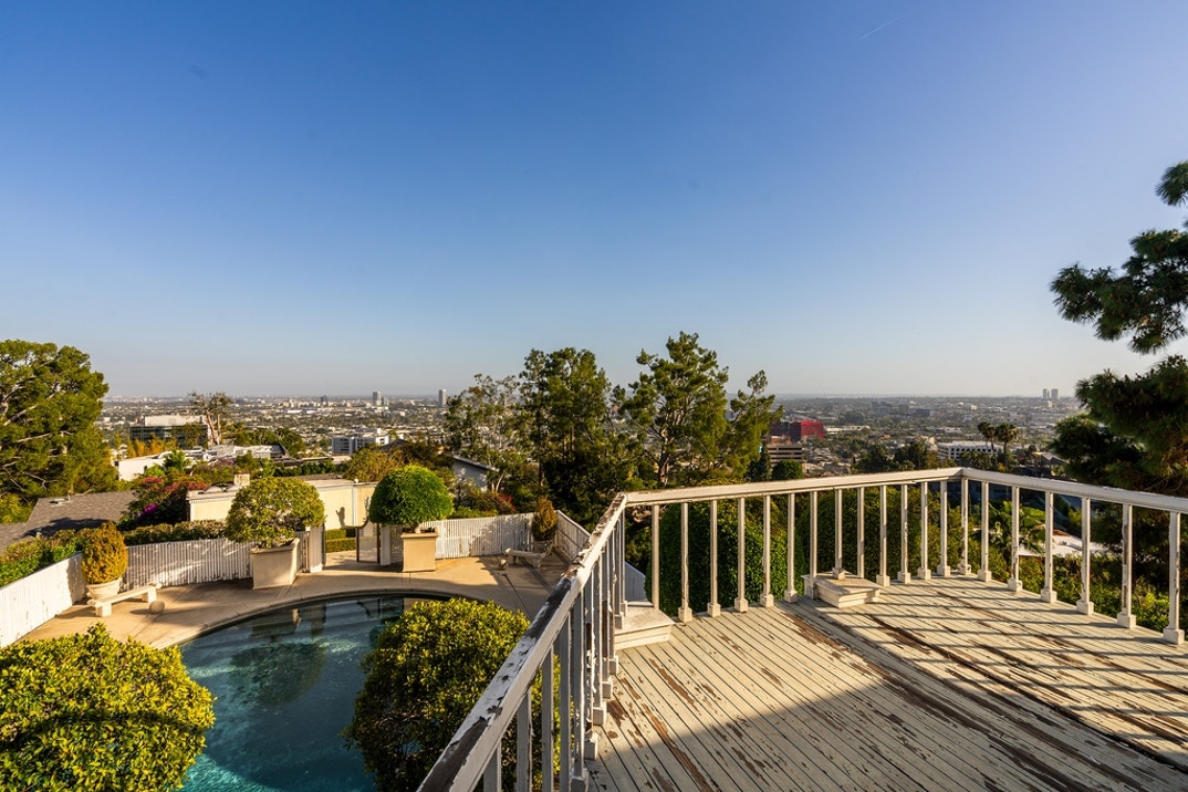 Richard Simmons Hollywood Hills New Photos 27