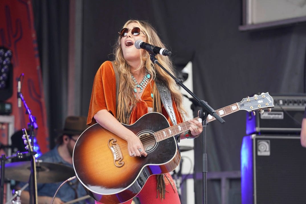 Lainey Wilson Performance Pics 0