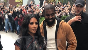 Kanye West, Kim Kardashian Draw Huge Crowd in New York City