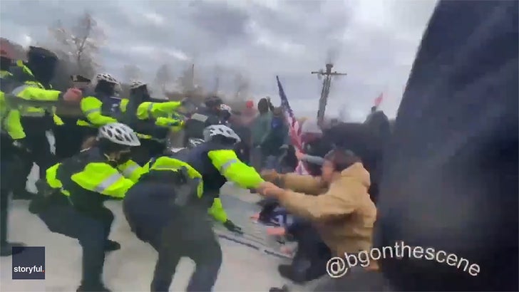 Eski DC Polisi Michael Fanone 6 Ocak Saldırısından Sonra Mücadele Ediyor, Sorumluluk İstiyor