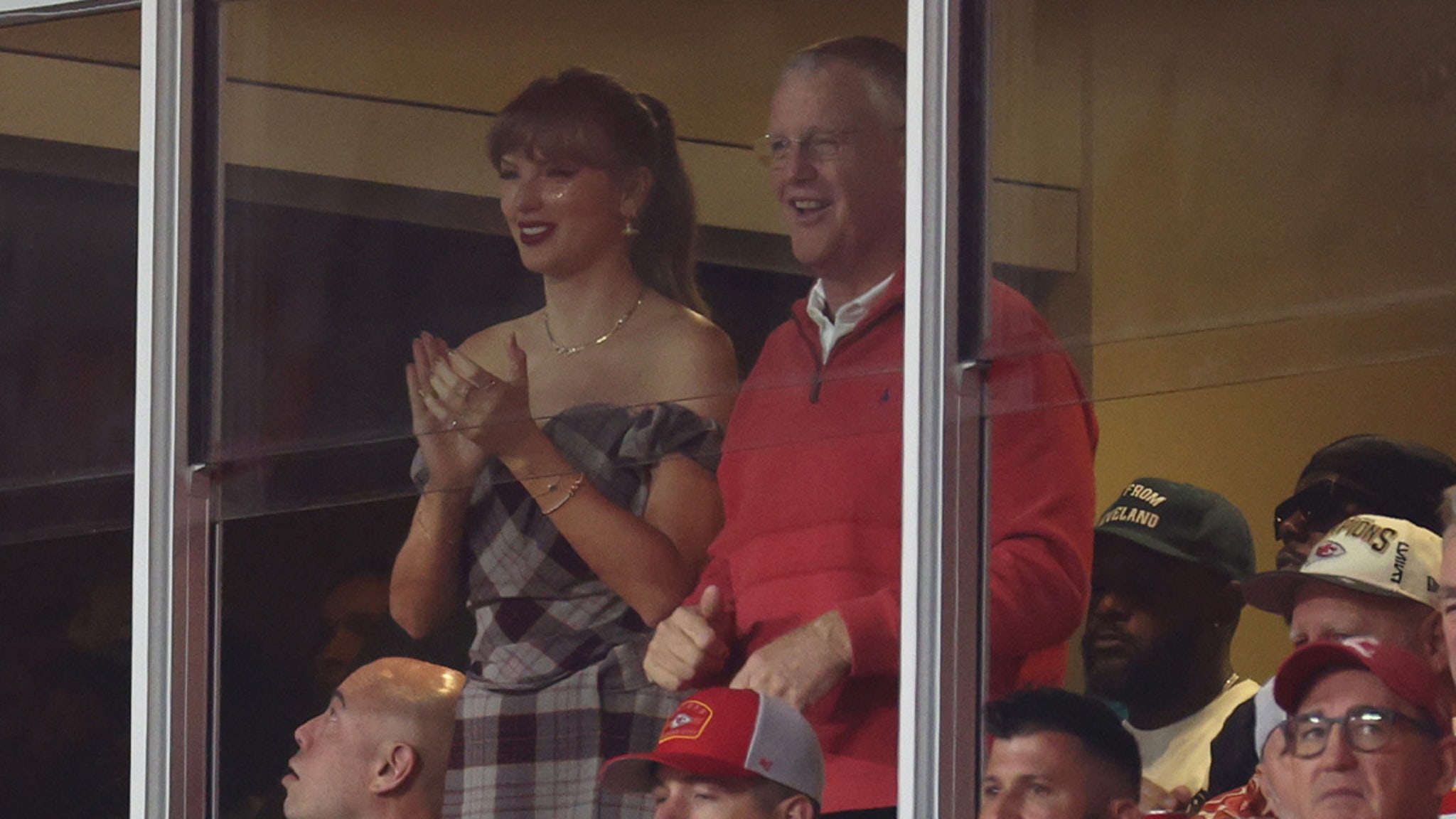 Taylor Swift Shares Health Update on Dad Scott After Heart Surgery