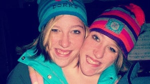 abby and brittany hensel 1