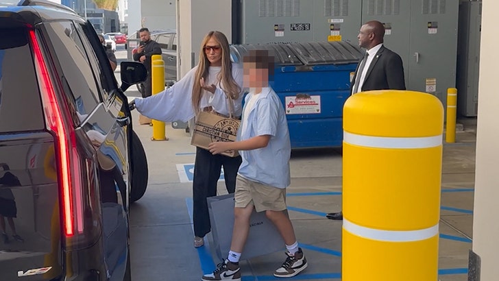 Jennifer-Lopez-Ben-Afflerck-Son-Kal-V2-09-06-2025