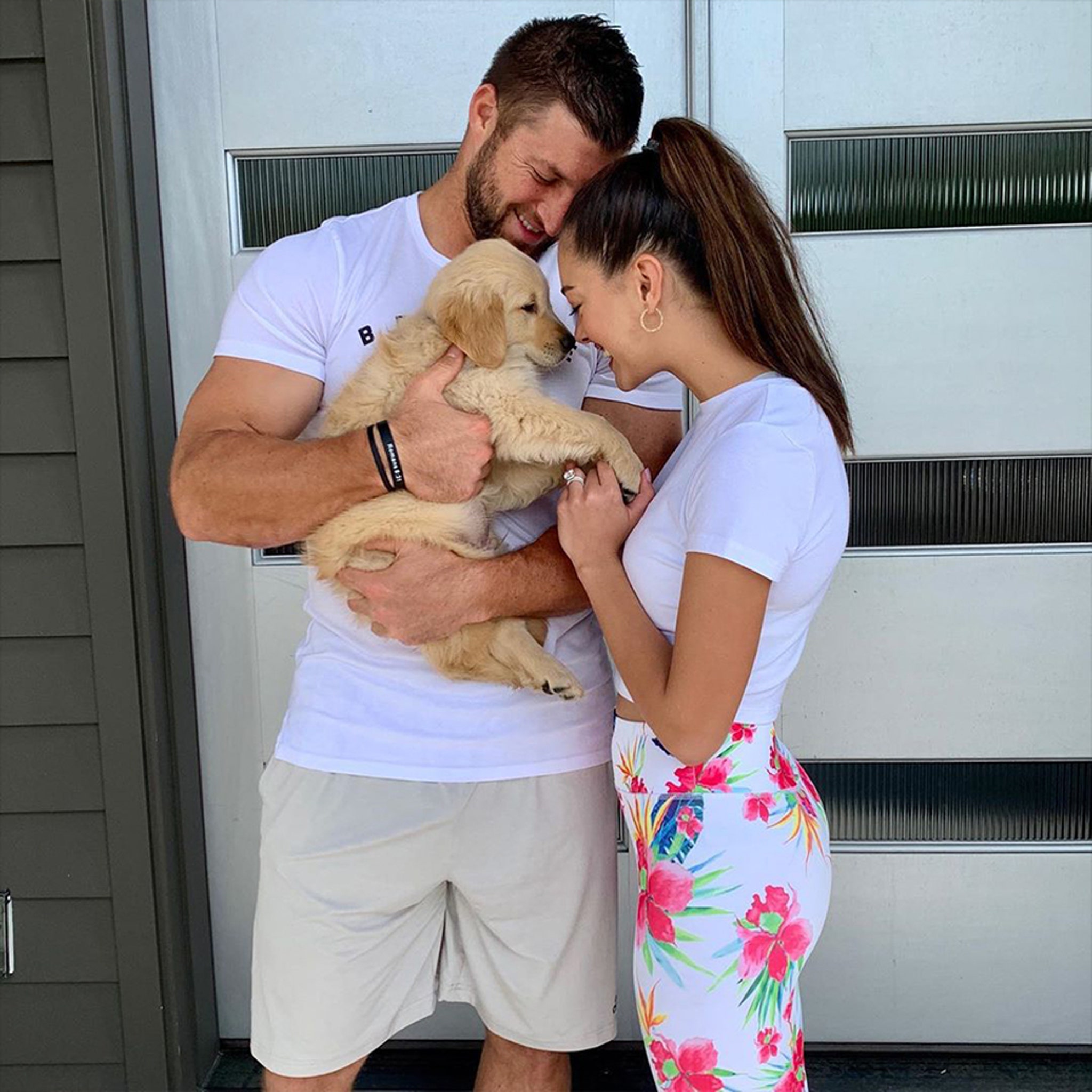 Tim Tebow and Wife Start a Super-Cute Puppy Family, Meet Kobe!!!