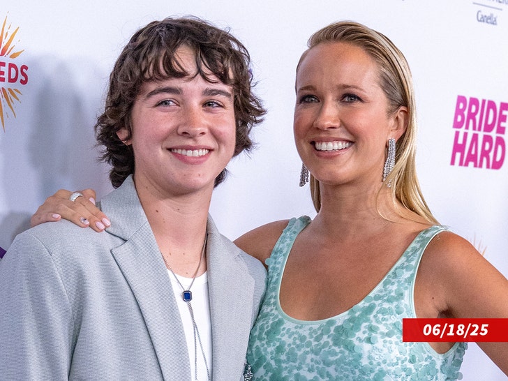 Anna-Camp-Jade-Whipkey-sub-getty-1