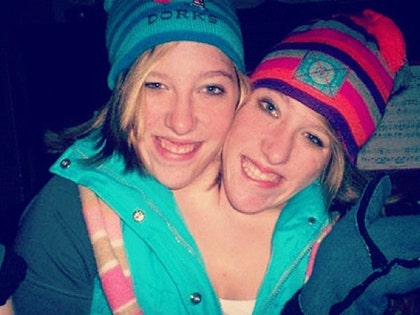 abby and brittany hensel 1