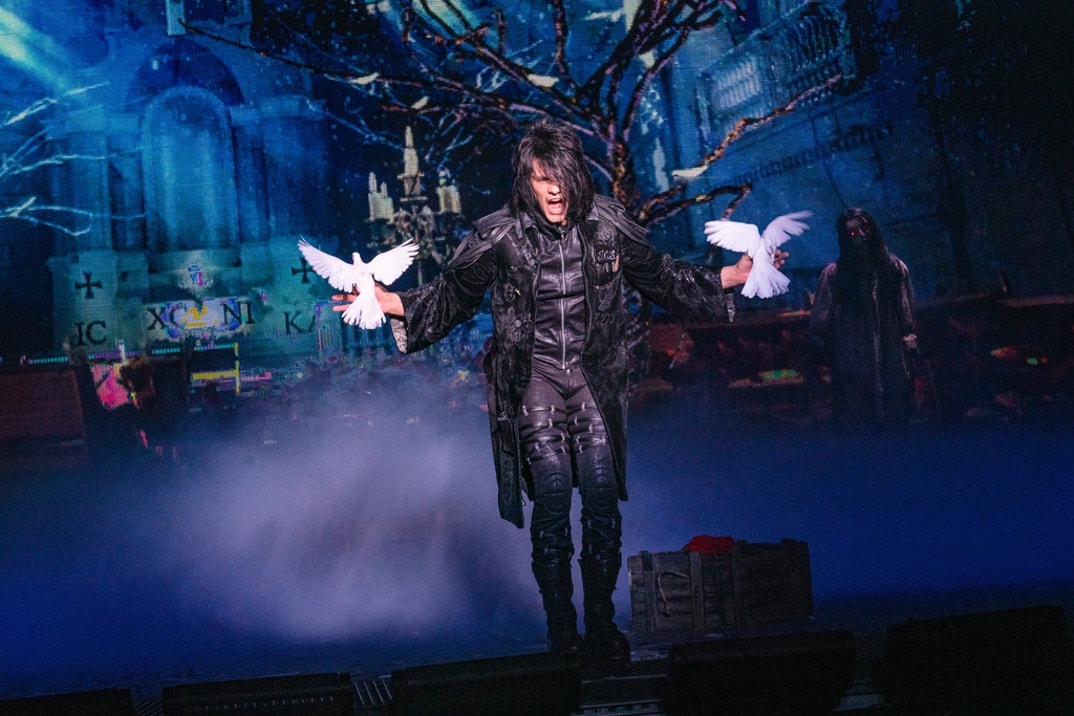 Criss Angel Performance Pics 3