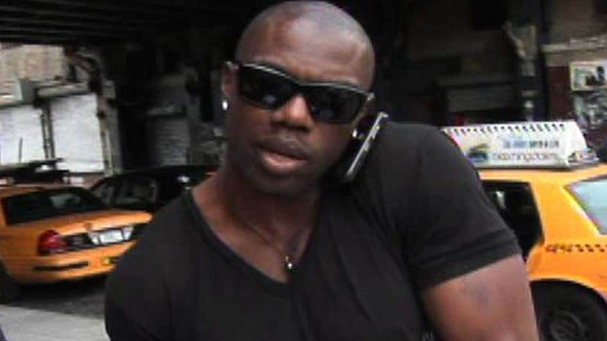Terrell Owens Arrives to Court -- Don't Lock Me Up!!!