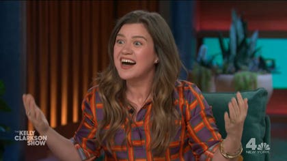 031126_kelly_clarkson_kal