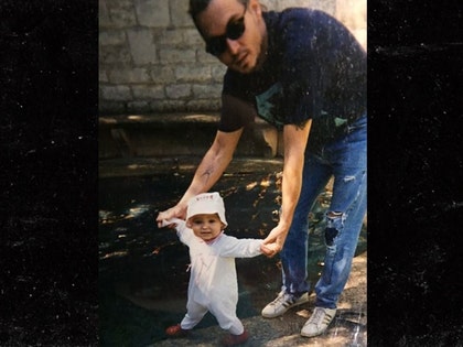 0529-johnny-depp-daughter-loving-pic-INSTAGRAM-01