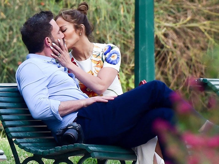 Ben Affleck and Jennifer Lopez -- PDA In The Gardens Elysée