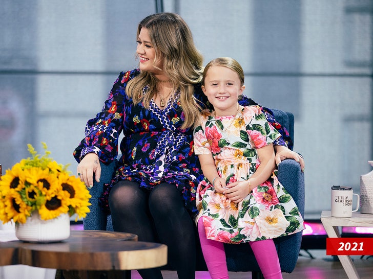 kelly clarkson river rose sub getty swipe 2