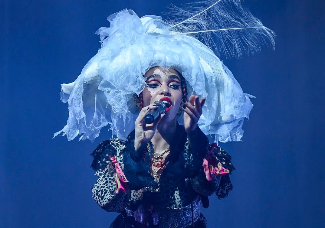 FKA Twigs Performance Singing Stage Photos 11