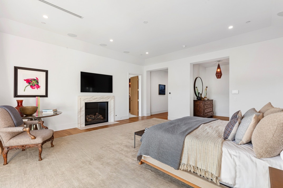 Lori Loughlin & Mossimo Home 32