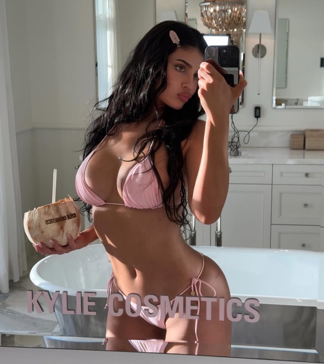 Kylie Jenner Friends Turks And Caicos Summer Trip 19