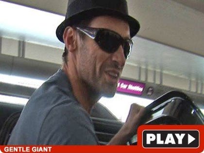 Hugh Jackman: Click to watch!