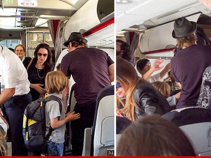 0608_brad_pitt_jolie_fly_economy_AKMGSI_1