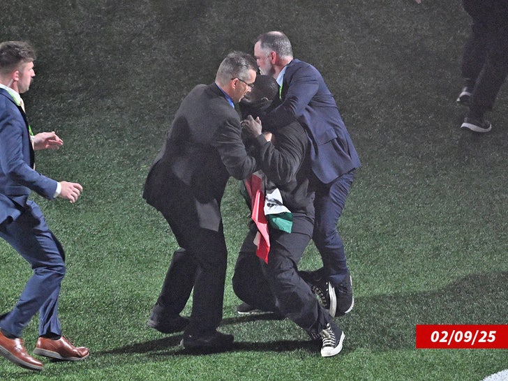 Zul-Qarnain Kwame Nantambu super bowl halftime gaza flag arrested sub getty 1