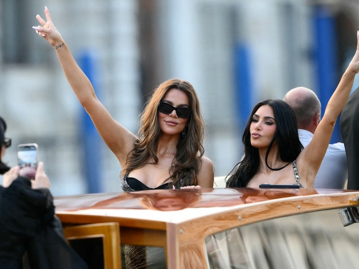 Kardashian Jenner Crew Venice Bezos Reception 8