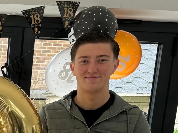 18 year old stabbed to death in england 2