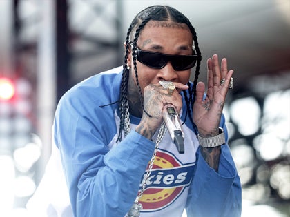 1026-Tyga-Performance-Pics-PRIMARY