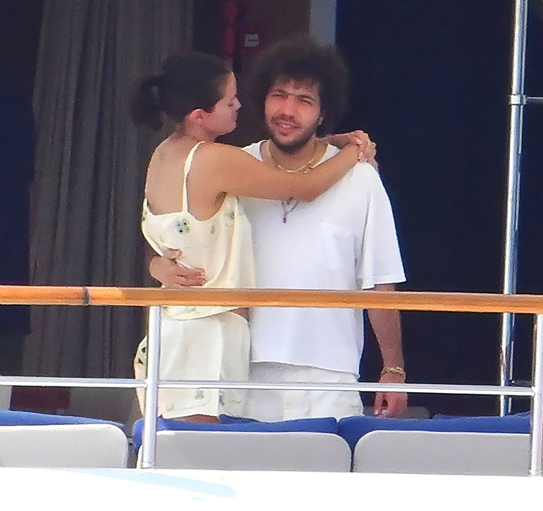 Selena Gomez Benny Blanco Yacht 8