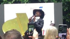 Billy Porter Sings 'Shallow' From 'A Star is Born' at Gold Meets Golden Event
