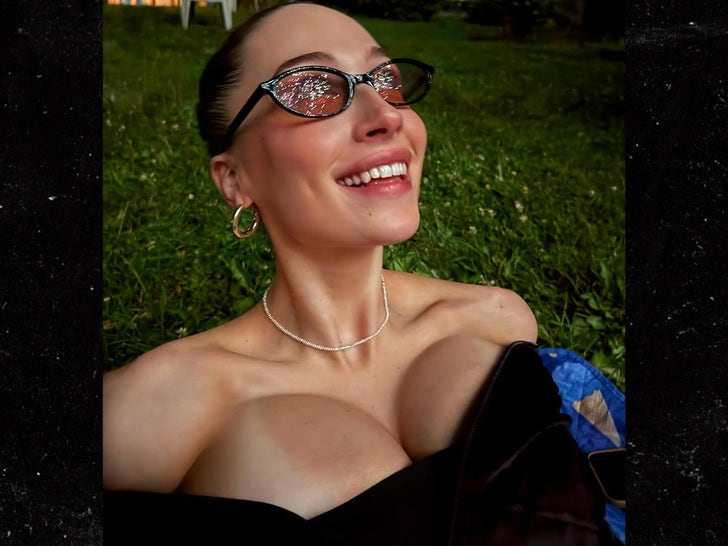 Model And Actress Elsie Hewitt Shares Busty 4th of July With Pete Davidson