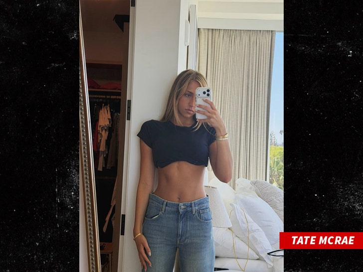 August’s Hottest Celebrity Moments 4