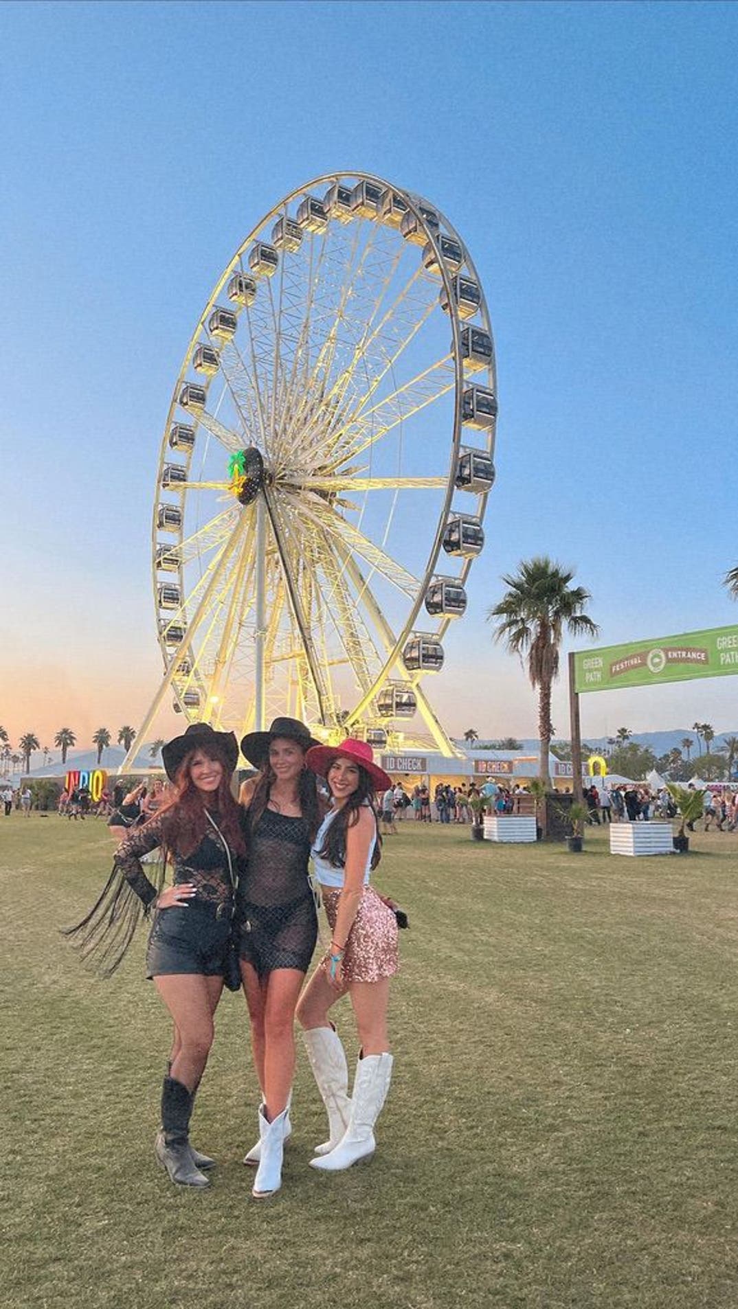 Daniella Monet (right)