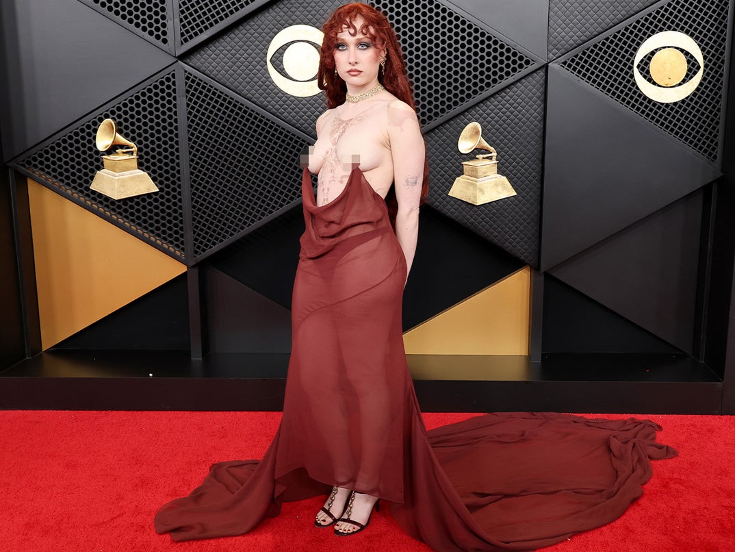 Chappell-Roan-Goes-Topless-on-Grammy-Red-Carpet-BLUR-2