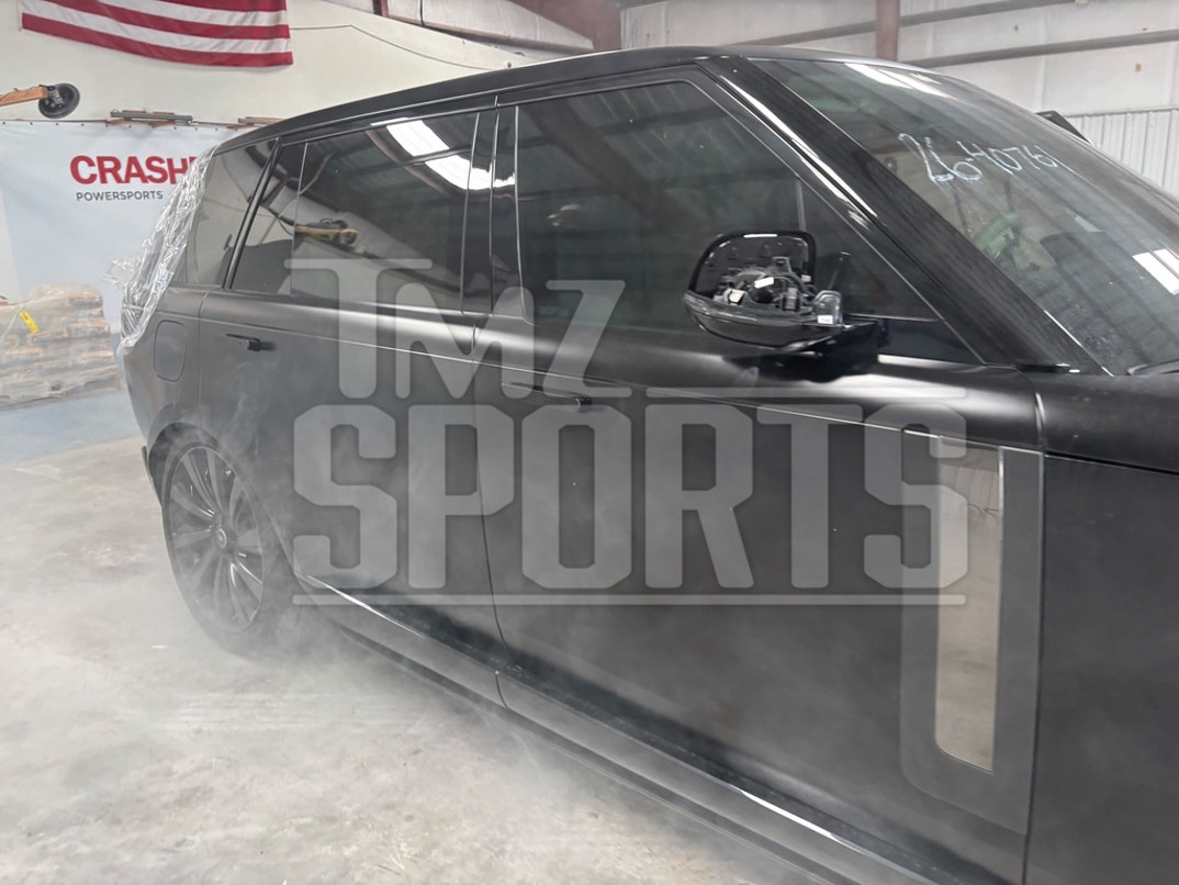 Tiger Woods Car Crash Aftermath Photos 13