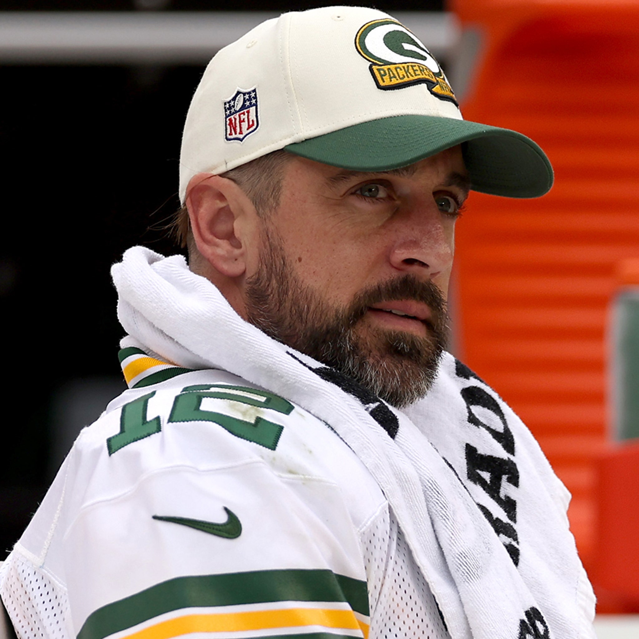 Aaron Rodgers Doing 4-Day 'Darkness Retreat' Before Deciding NFL