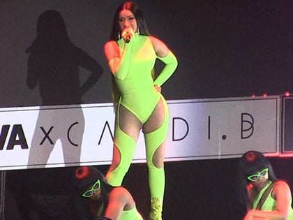 050919_cardi_b_fashion_nova_prim