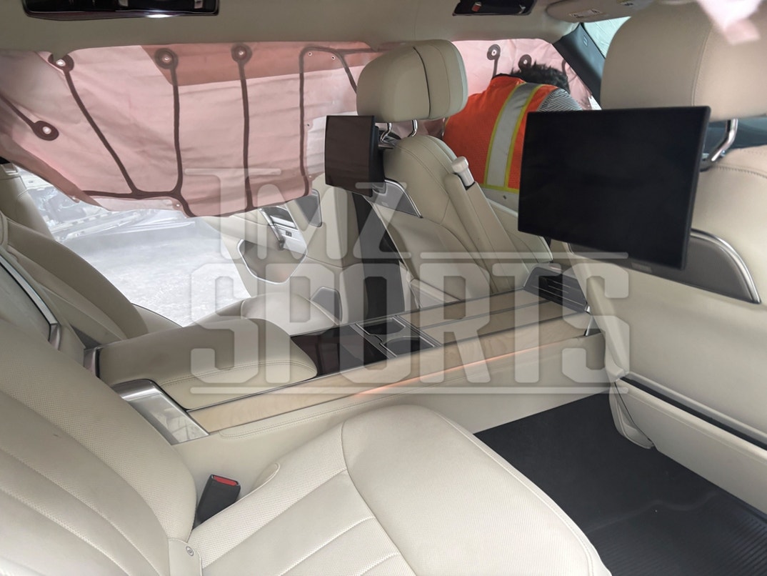 Tiger Woods Car Crash Aftermath Photos 8