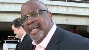 Chris Darden Says Be Very Afraid if O.J. Moves Next Door to You