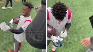 Antonio Brown Signed Fan's COVID-19 Vaccine Card Before Final Bucs Game