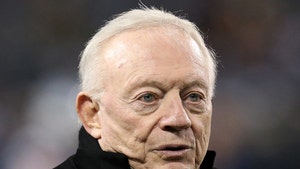 Jerry Jones Apologizes For Using Derogatory Term At Cowboys Camp