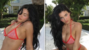 Kylie-Jenner-Turks-and-Caicos--gallery-launch-ig-1
