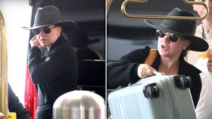 kelly clarkson backgrid launch