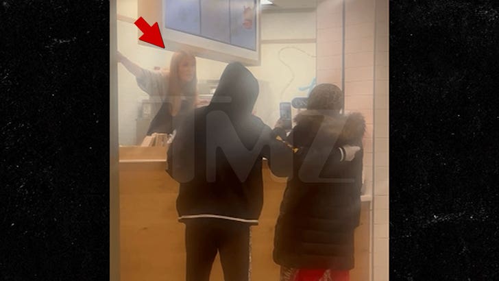 120925_Cinnabon_Worker_Yesterday_v2