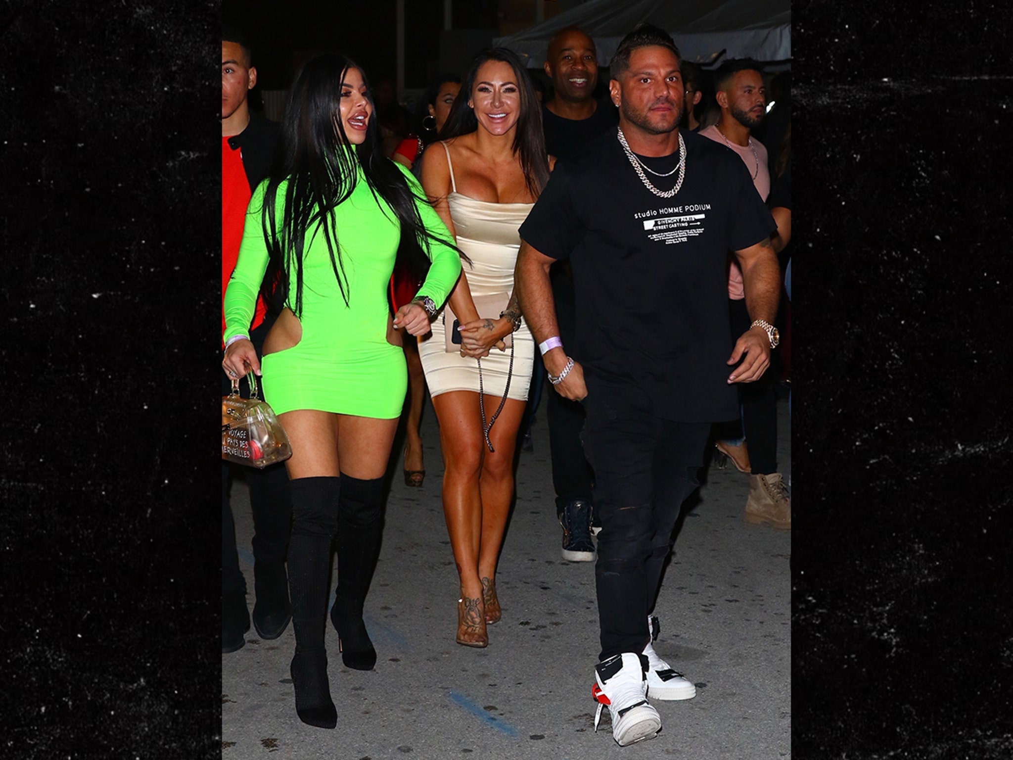 Ronnie Ortiz Magro Steps Out With Two Babes In Miami After Jen Drama