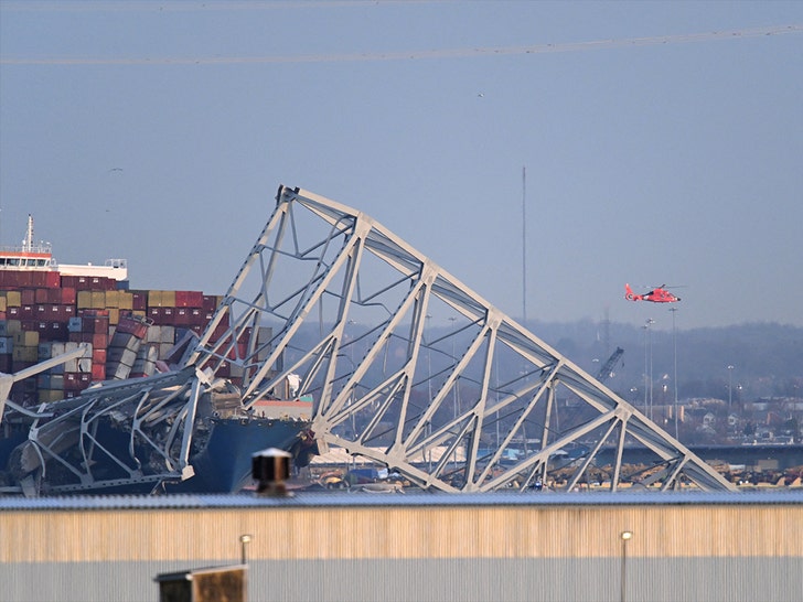 cargo ship strucks bridge in baltimore