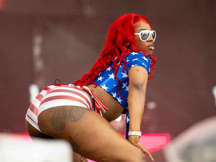 Sexyy Red Performance Pics